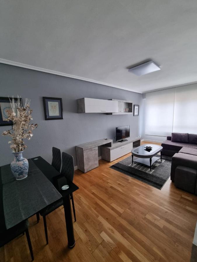 Vivienda Silvia Renfe Appartement León Buitenkant foto